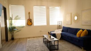 Modern 1BR Apartment with Gym Access & Free Parking - Anaheim - 7