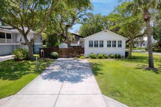 Palms of Hart- 2 Blocks from Beach Dog Friendly - Isle of Palms - 2