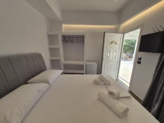 Cozy White House - Near Beach - Ksamil - 7
