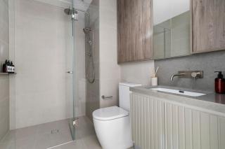 Bright and Modern 1BR Apt with Balcony and Parking - - 4
