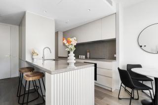 Bright and Modern 1BR Apt with Balcony and Parking - - 1