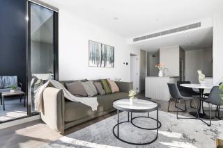 Bright and Modern 1BR Apt with Balcony and Parking - - 3