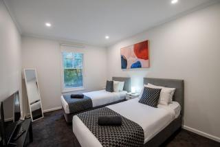 Garden Complex - Bright and Spacious 3-Bedroom Apartment - Melbourne - 5