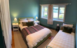 Spacious Beachside Apartment - 9