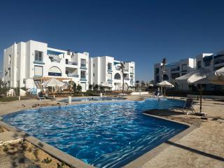 Luxury Chalet by the Pool ground floor with Private garden at Mountain View North Coast - Ras Elhekma - 3