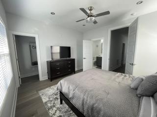 Luxury 4 Bedroom 5 Bath Home in Downtown Indpls - 5