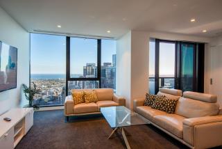 Bay Views - Spacious Two Bed Two Bath Apartment with Balcony - 8