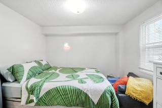 One bedroom mins from stampede grounds - Calgary - 4