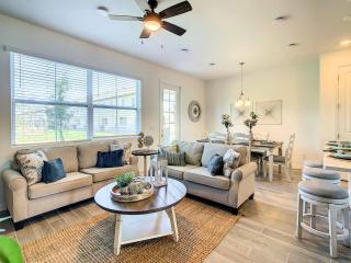 Modern 3BR Lakeview Townhouse with Console & Garage - 9