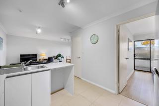 Tranquil Rockingham Base for Corporate Guests - Rockingham - 2