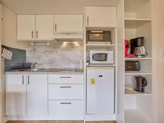 Studio rénové climatisé avec balcon, animaux admis - FR-1-841-24 - 8