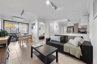 Tranquil Rockingham Base for Corporate Guests - 1