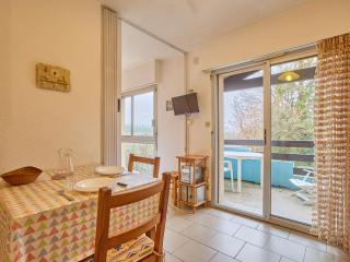 Appartement lumineux avec terrasse et climatisation, parking inclus - FR-1-841-6 - 9
