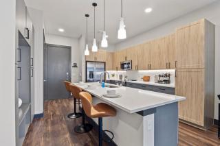 1BR Alongside Q2 and Domain With Pool, Gym and Free Parking - 3