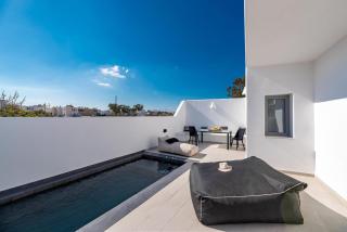 Thrilling Santorini Villa Villa Gauche 2 Bedrooms Furnished Sun Terrace With Private Heated Pool Perissa - Perissa - 4