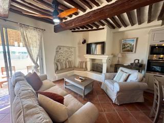 Charming house in the village center of Venasque - Venasque - 9