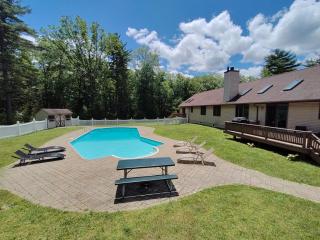 Spacious House with a Pool - Glen Spey - 3