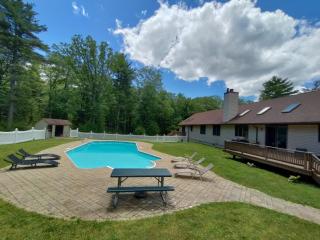 Spacious House with a Pool - Glen Spey - 1