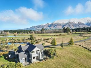 The Alpine Edge - Windwhistle Holiday Home - Castle Hill - 0