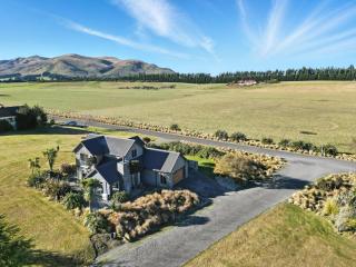 The Alpine Edge - Windwhistle Holiday Home - Castle Hill - 9