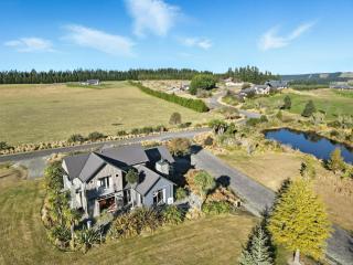 Mt Hutt Retreat - Windwhistle Holiday Home - 7