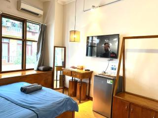 Nice room located right next to the Old Quarter Căn phòng nhiều ánh sáng tại ngay gần phố đi bộ Hồ Gươm - Hanoi - 2