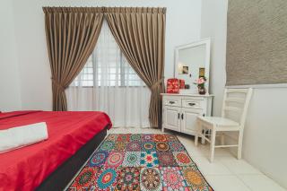 Batu Pahat Sri Jaya Villa 4BR 18pax w Pool table by Our Stay - 5