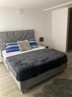 Moderno y central apartaestudio 102 - 1