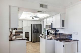 Havasu Coral Sun Pool Garage RV Parking - 4