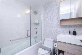Elegant Condo in the Heart of Downtown - Vancouver - 3