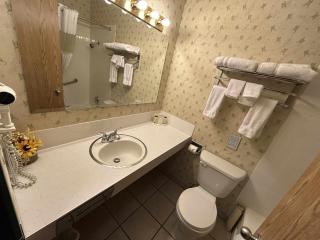 Marina Hotel - Port Alberni - 3