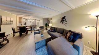 Slopeside & Spacious Home WITH Parking - 0