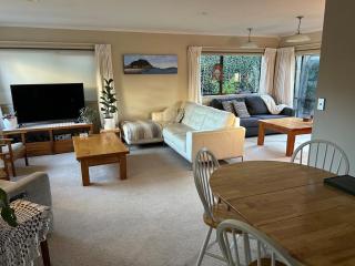 Mount Maunganui House -Walk to Beach, Shops, Cafés - Mount Maunganui - 0