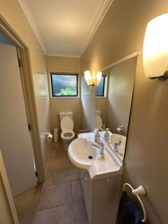 Mount Maunganui House -Walk to Beach, Shops, Cafés - 7
