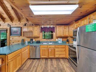 ER93 - Pirate's Cove - Great Location! Close to All the Action! cabin - 2