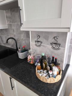 The Lake House Bungalow - Havering - 8