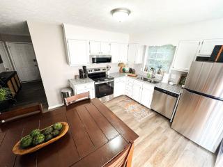 Pine Haven: Quiet 2 Bedroom Near Fort Bragg & I-95 - Fayetteville - 0