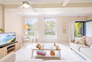 Magnolias, 6 Marine Dr - air con, linen and Wi-Fi - Fingal Bay - 0