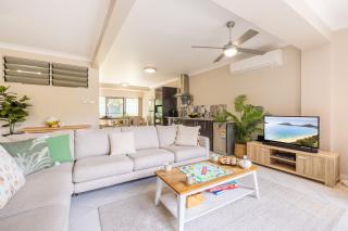 Magnolias, 6 Marine Dr - air con, linen and Wi-Fi - Fingal Bay - 4