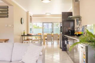 Magnolias, 6 Marine Dr - air con, linen and Wi-Fi - Fingal Bay - 2