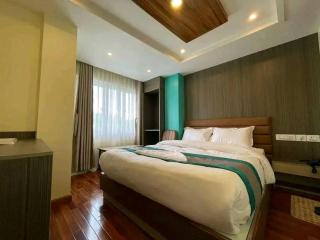 President Hotel Airport - 8