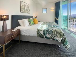 '81' Exclusive 1Bdrm Apartment wCarpark - Cairns - 4