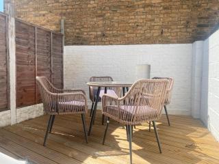 Two Bedroom House in Central Richmond - 7