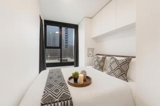 Luxury Meets Convenience 2BR Apartment at Hornby and Helmcken - Vancouver - 3