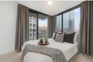 Luxury Meets Convenience 2BR Apartment at Hornby and Helmcken - Vancouver - 2