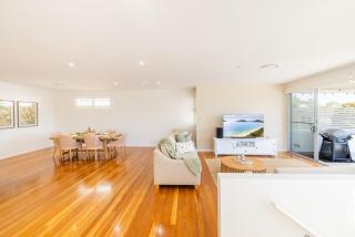 68 Saratoga Ave - Ducted Air con, Wi-Fi, Small Boat Parking - Corlette - 4