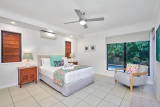 Seascape Luxury Beachfront House - Clifton Beach - 1