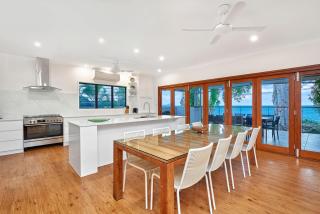 Seascape Luxury Beachfront House - Clifton Beach - 5