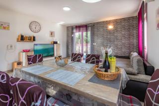 Villa Roža, a beautiful villa with pool close to the beach - Krmed - 9