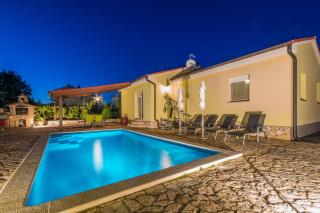 Villa Roža, a beautiful villa with pool close to the beach - Krmed - 1